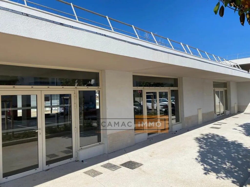 Location Commerce 101 m² - Photo 1