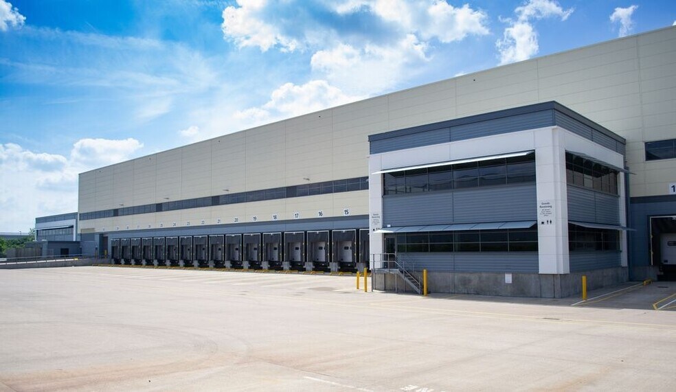 5 Castle Mound Way, Rugby for sale - Building Photo - Image 3 of 11