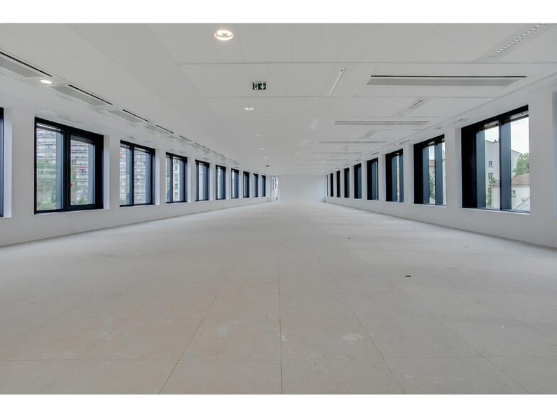 Office in La Garenne-Colombes to rent - Interior Photo - Image 3 of 9