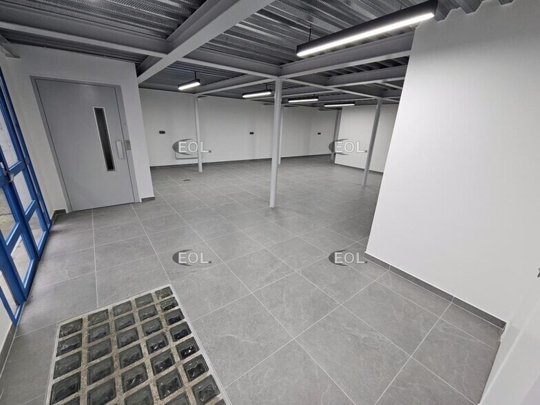Light Industrial in Choisy Le Roi to rent - Interior Photo - Image 2 of 7