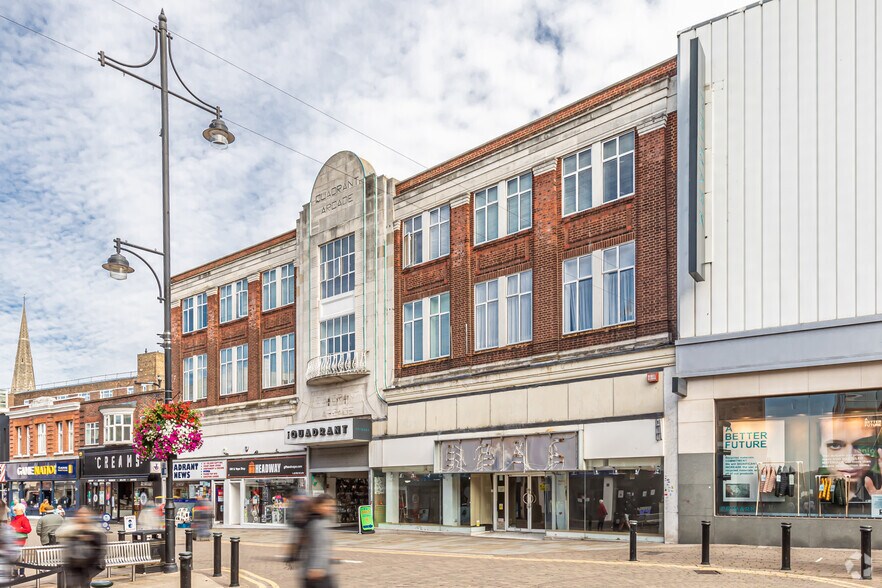 1-32 Quadrant Arcade, Romford to rent - Building Photo - Image 3 of 4