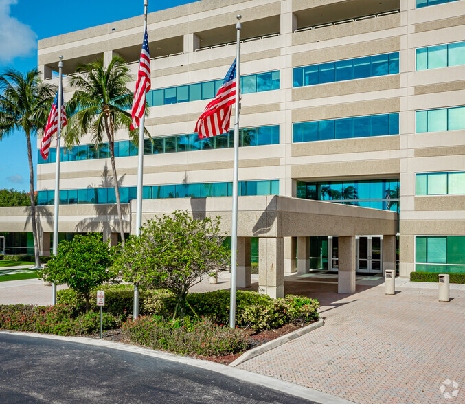 900 Broken Sound Pky NW, Boca Raton, FL for rent - Building Photo - Image 3 of 10