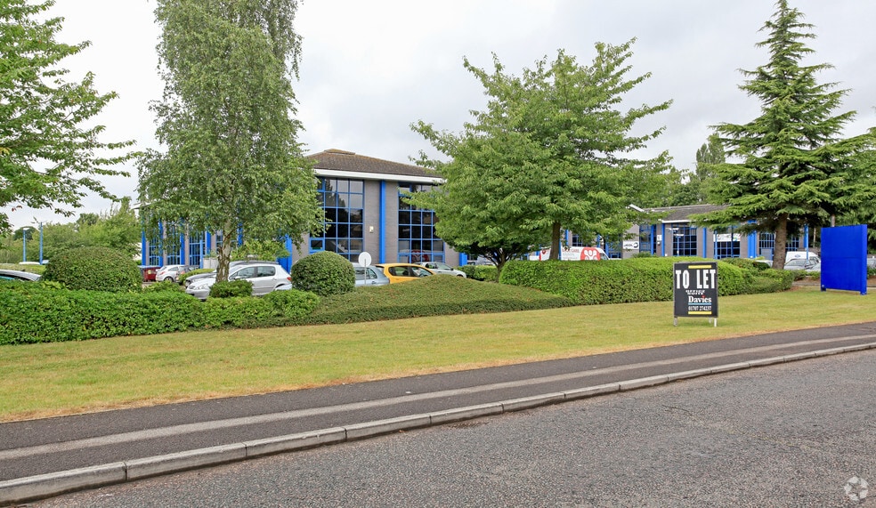 Watchmead, Welwyn Garden City for sale - Building Photo - Image 3 of 6