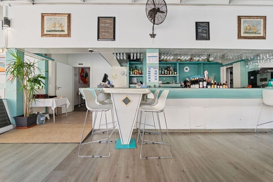 Lloc Puerto Deportivo, 4, Torrevieja, Alicante to rent - Building Photo - Image 2 of 25
