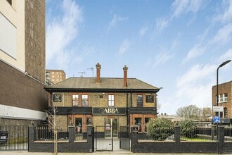 90 Morning Ln, London to rent Building Photo- Image 1 of 25