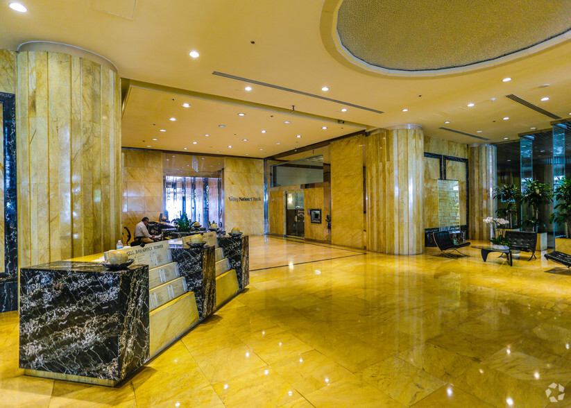 1001 Brickell Bay Dr, Miami, FL for rent - Lobby - Image 3 of 21