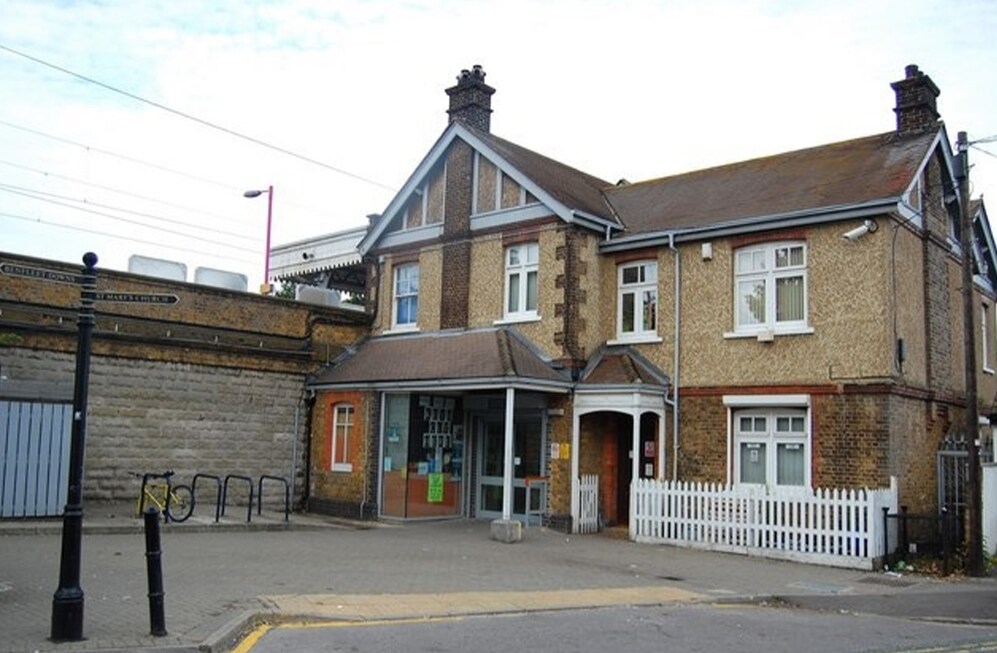 1 Ferry Rd, Benfleet to rent Building Photo- Image 1 of 1