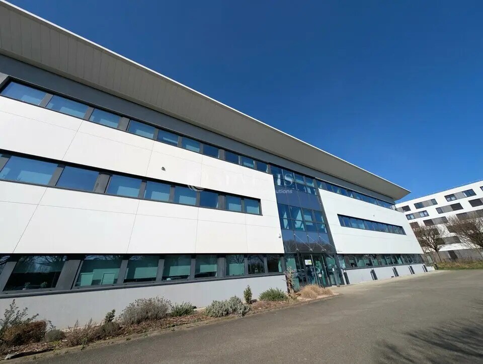Location Bureaux 986 m² - Photo 1