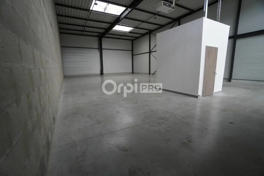 Light Industrial in Longvic to rent - Building Photo - Image 3 of 4