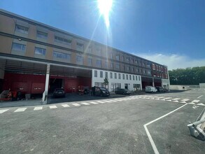 Light Industrial in Bobigny to rent Building Photo- Image 1 of 20