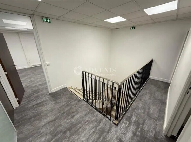 Industrial in Louvres to rent - Interior Photo - Image 2 of 7