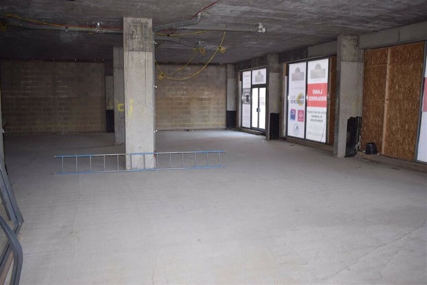 22 High St, Epping to rent - Building Photo - Image 3 of 21