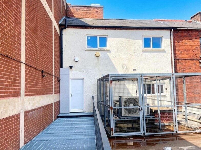 29-30 High St, Dudley to rent - Building Photo - Image 1 of 4