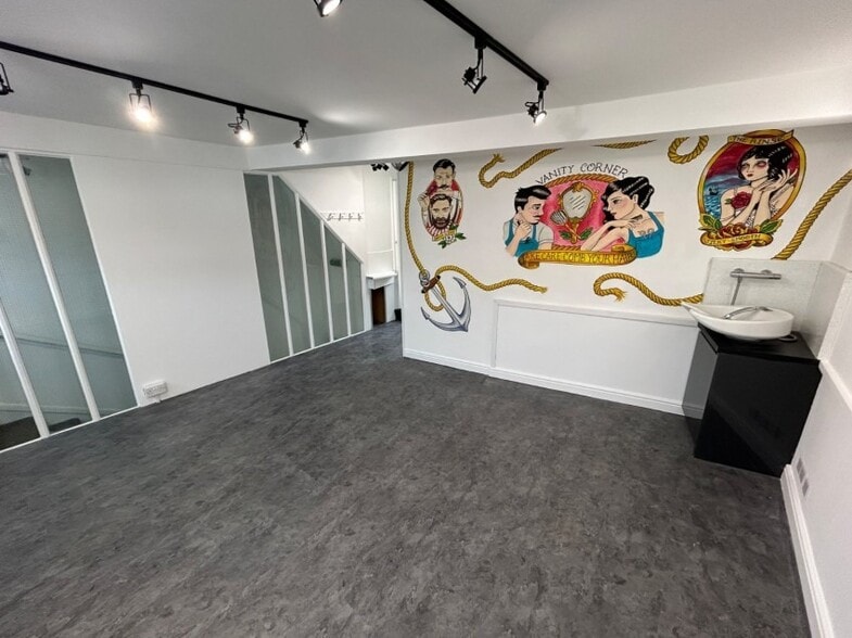 Old Market Place, Ripon for sale - Interior Photo - Image 3 of 10