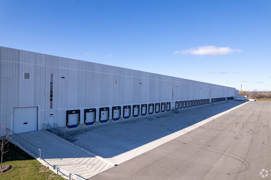 10 Newkirk Crt, Brampton, ON to rent - Building Photo - Image 2 of 3