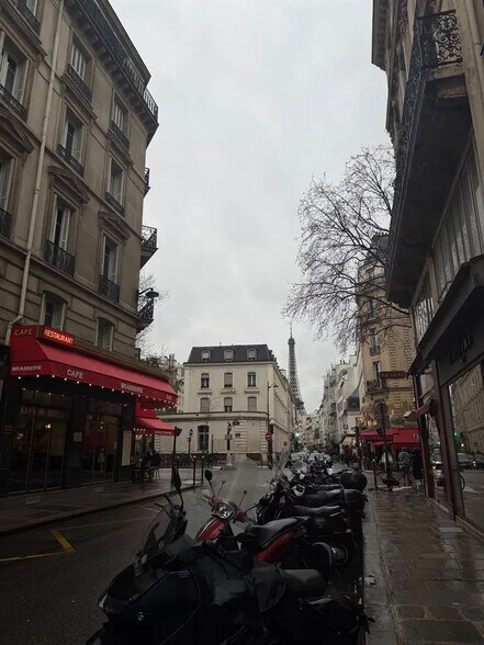 Retail in Paris to rent - Building Photo - Image 1 of 6