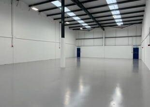 16 Eastbury Rd, London to rent Interior Photo- Image 1 of 1