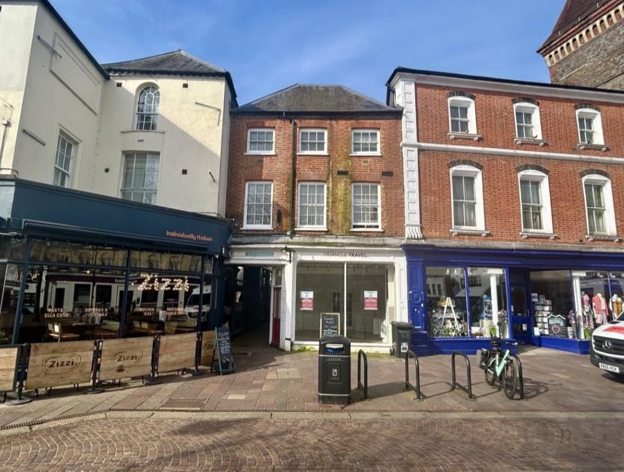 27 Market Pl, Newbury to rent Building Photo- Image 1 of 2