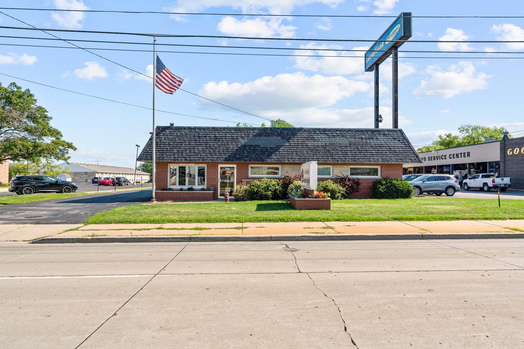 1518 W Mason St, Green Bay, WI for rent Building Photo- Image 1 of 42