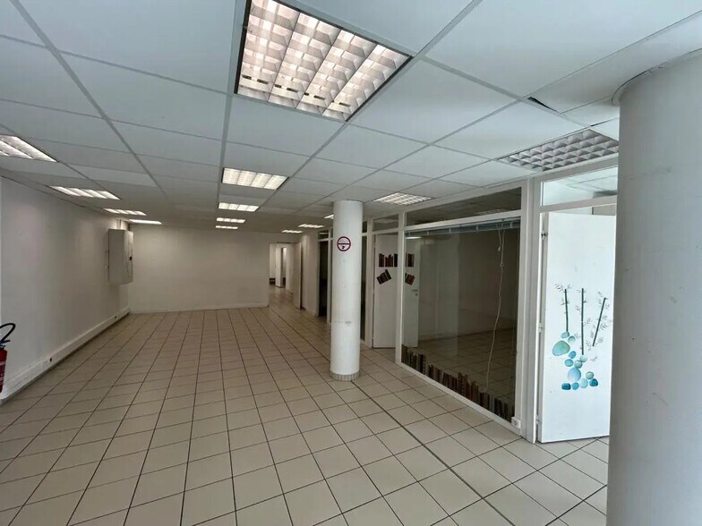 Boulevard Boulay Paty, Nantes to rent - Interior Photo - Image 3 of 10