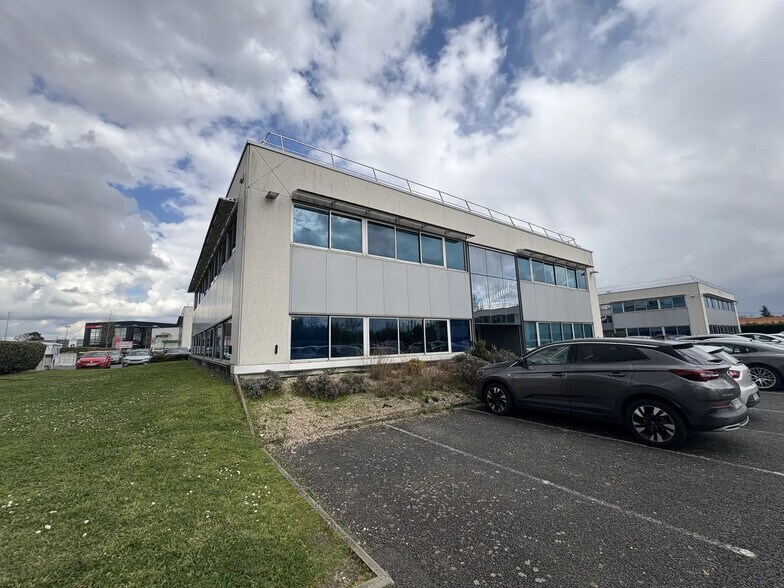 10 Rue Gutenberg, Mérignac to rent - Building Photo - Image 1 of 21