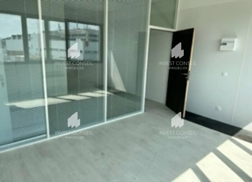 Office in Villeneuve-la-Garenne to rent - Interior Photo - Image 2 of 10