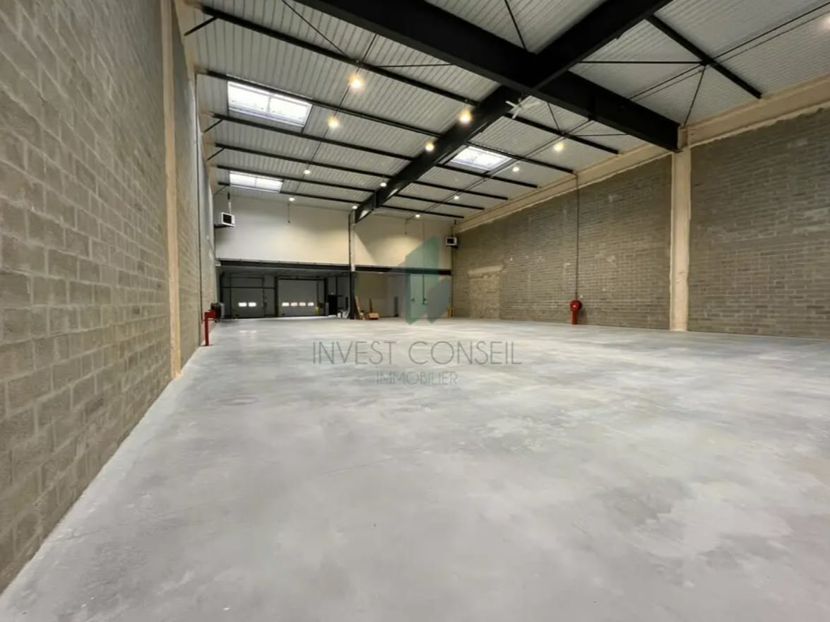 Office in SAINT-OUEN-L'AUMONE to rent Interior Photo- Image 1 of 9