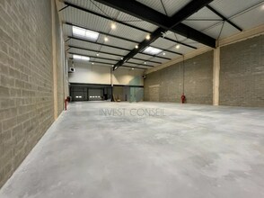 Office in SAINT-OUEN-L'AUMONE to rent Interior Photo- Image 1 of 9