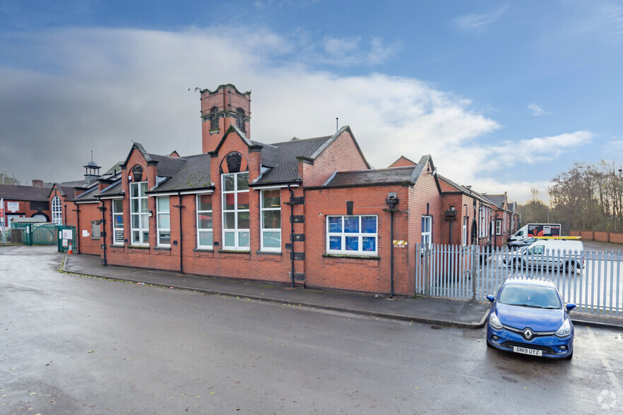 Moorland Rd, Stoke On Trent for rent - Primary Photo - Image 1 of 4