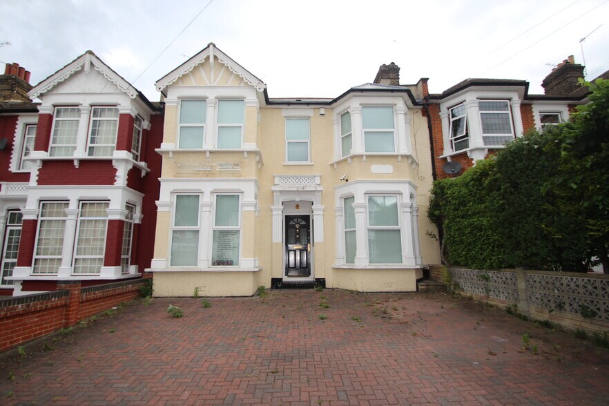 24 Seymour Gdns, Ilford for sale - Building Photo - Image 1 of 1