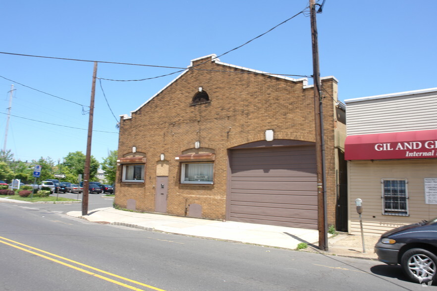 224 Market St, Perth Amboy, NJ for rent - Building Photo - Image 2 of 5