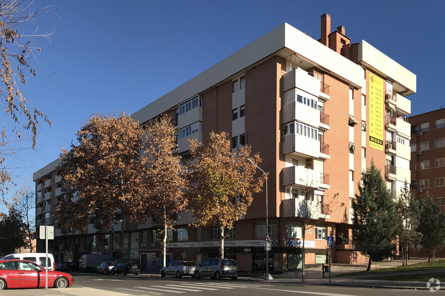 Calle Hermanos Fernández Galiano, 11, Guadalajara, Guadalajara for sale - Building Photo - Image 2 of 3