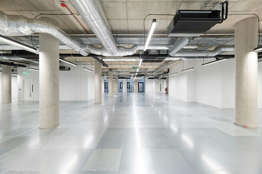 18-20 Crimscott St, London to rent - Building Photo - Image 3 of 43