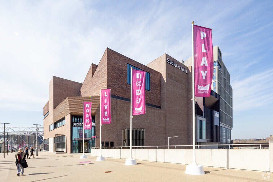 8 Carpenters Rd, London to rent - Building Photo - Image 2 of 5