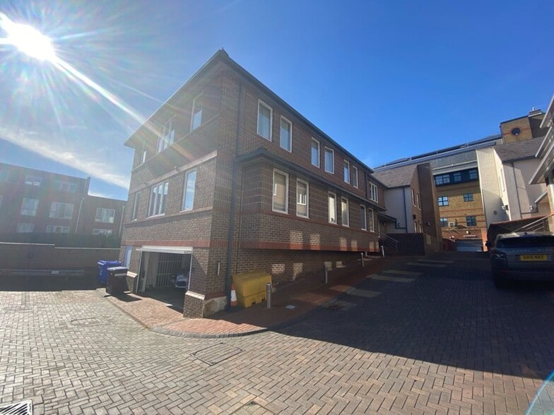 8-10 Upper Marlborough Rd, St Albans to rent - Building Photo - Image 2 of 4