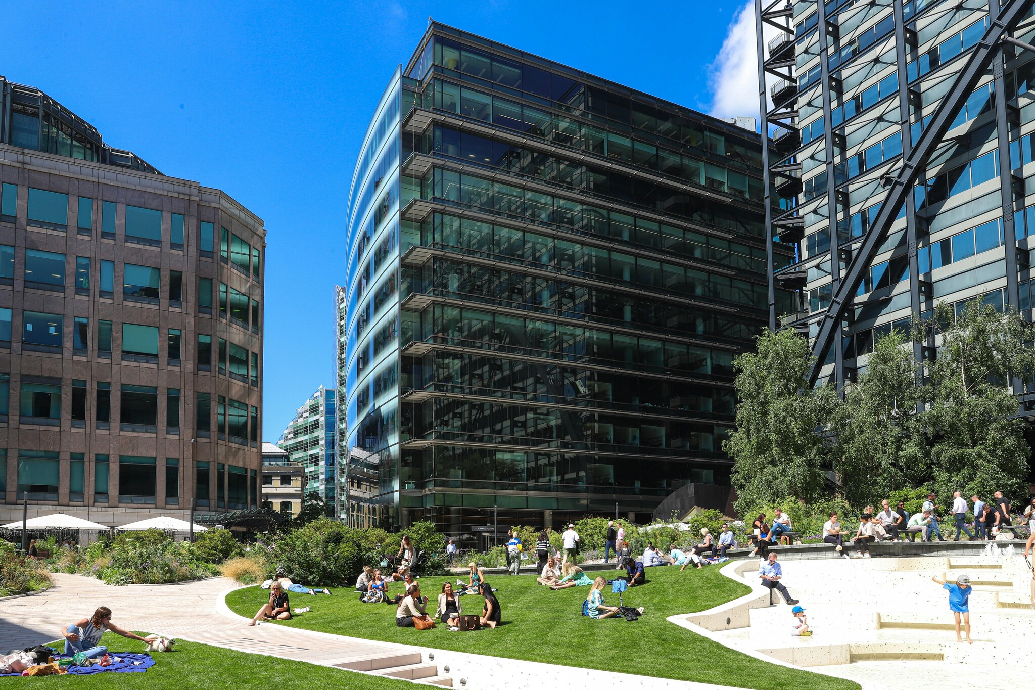 10 Exchange Sq, London to rent Building Photo- Image 1 of 15
