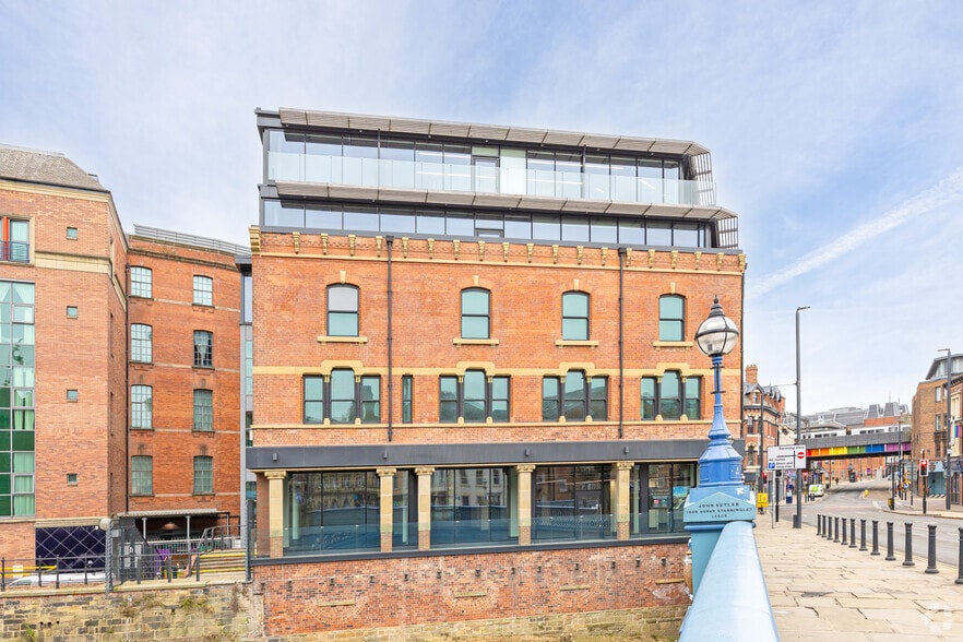 1 Bridge End, Leeds to rent - Building Photo - Image 2 of 3