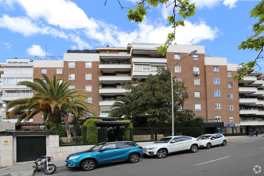 Calle Oquendo, 20, Madrid, Madrid to rent - Primary Photo - Image 1 of 3