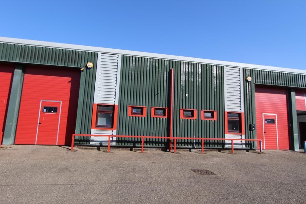 Fourth Av, Halstead to rent Building Photo- Image 1 of 19