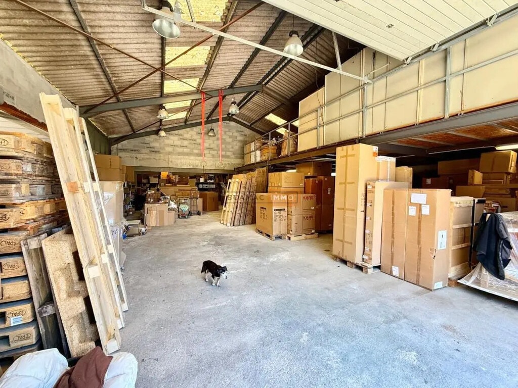 Location Entrepôt 362 m² - Photo 1