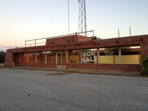 827 S Walbaum Rd, Calumet, OK for sale Primary Photo- Image 1 of 1