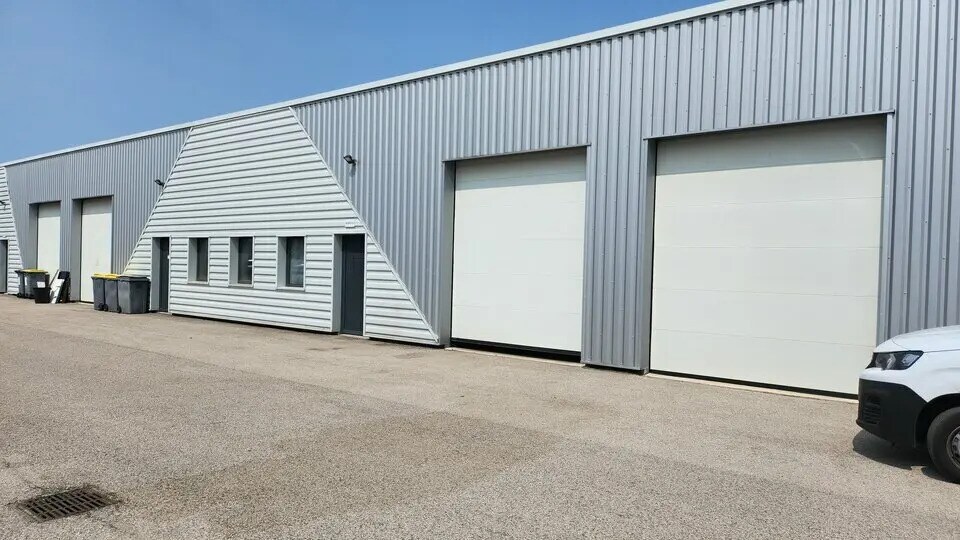 Location Local d'activités 136 m² - Photo 1