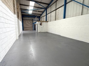 19-26 Ford Rd, Totnes to rent Interior Photo- Image 1 of 3