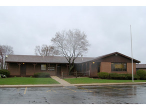 1107 N Blackhawk Blvd, Rockton, IL for rent Building Photo- Image 1 of 12