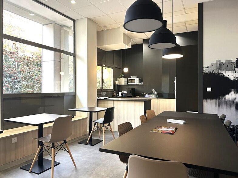 Office in Villeurbanne to rent - Interior Photo - Image 2 of 7