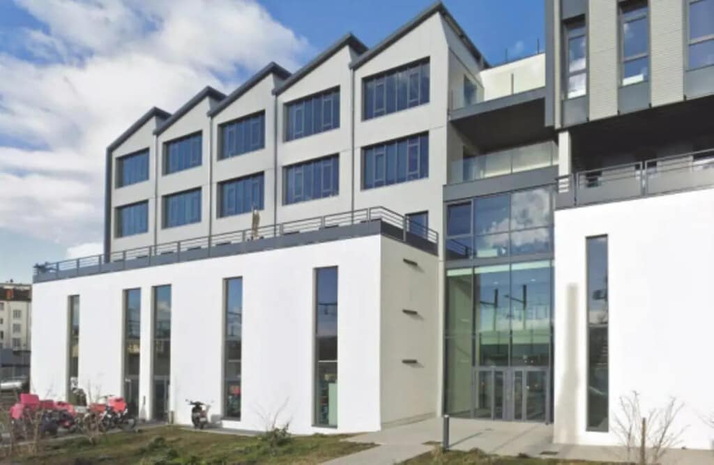 Location Bureaux 339 m² - Photo 1