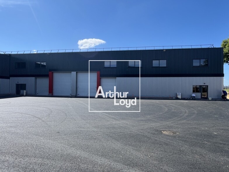 Light Industrial in Bruguières to rent - Building Photo - Image 2 of 11