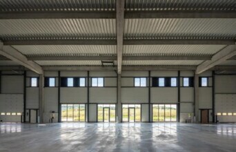 Light Industrial in Villefontaine to rent Interior Photo- Image 1 of 6