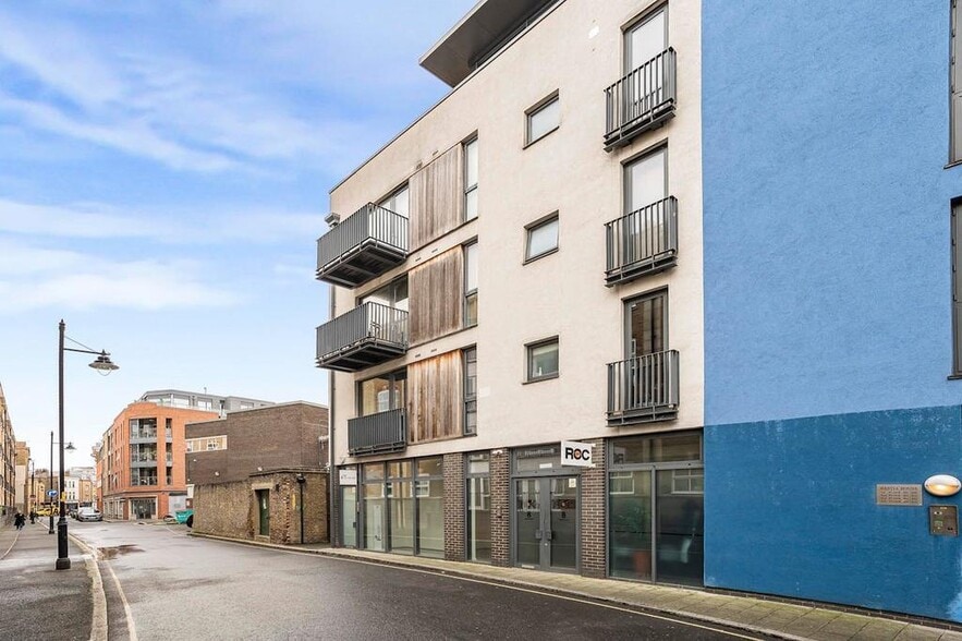 City Walk, London to rent - Building Photo - Image 3 of 47