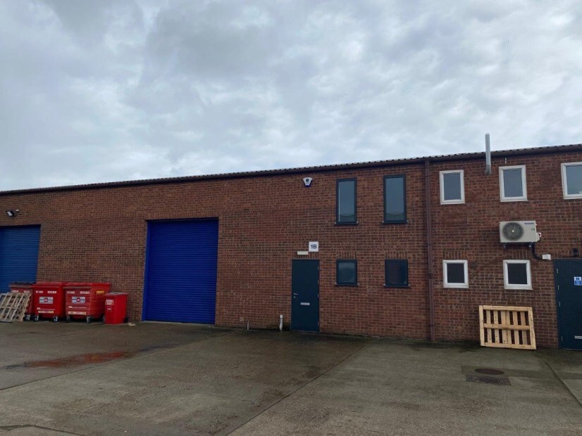 1 Riverside Av W, Lawford to rent Building Photo- Image 1 of 3